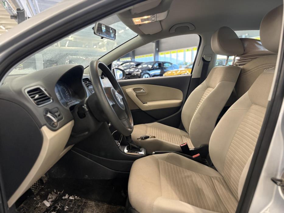 VOLKSWAGEN Polo 2010