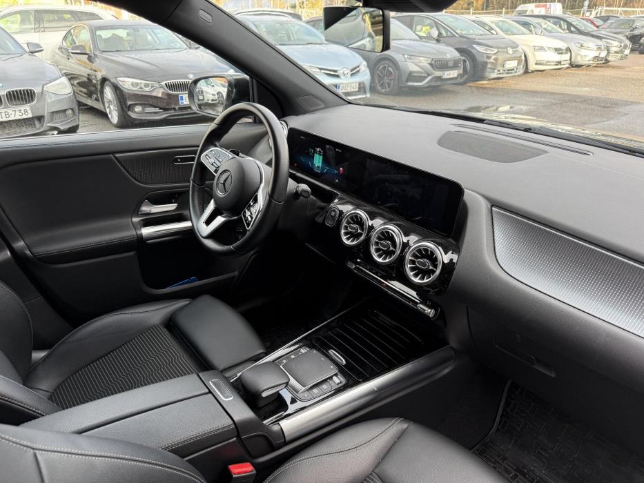 MERCEDES-BENZ EQA 2021