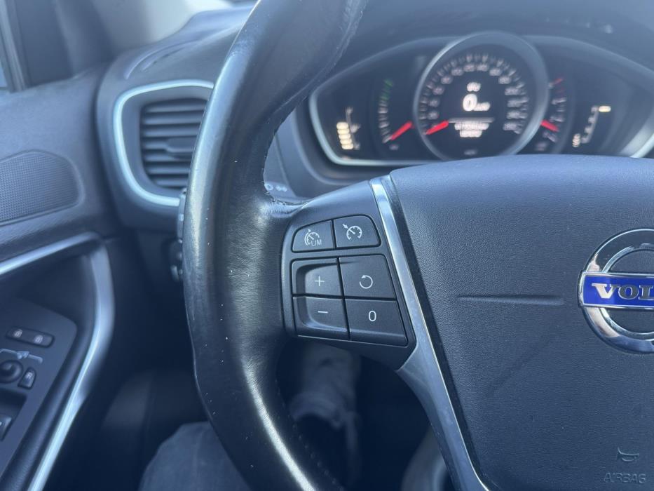 VOLVO V40 Cross Country 2016