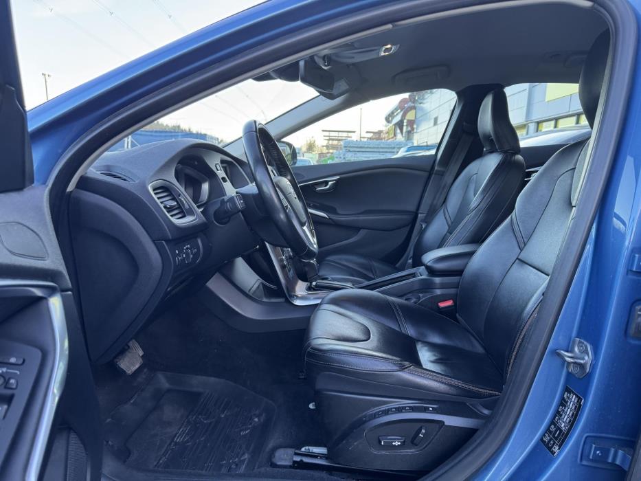 VOLVO V40 Cross Country 2016