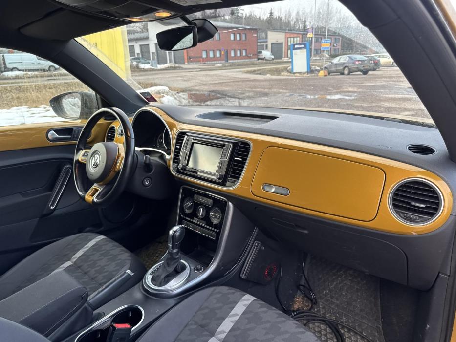VOLKSWAGEN Beetle 2016