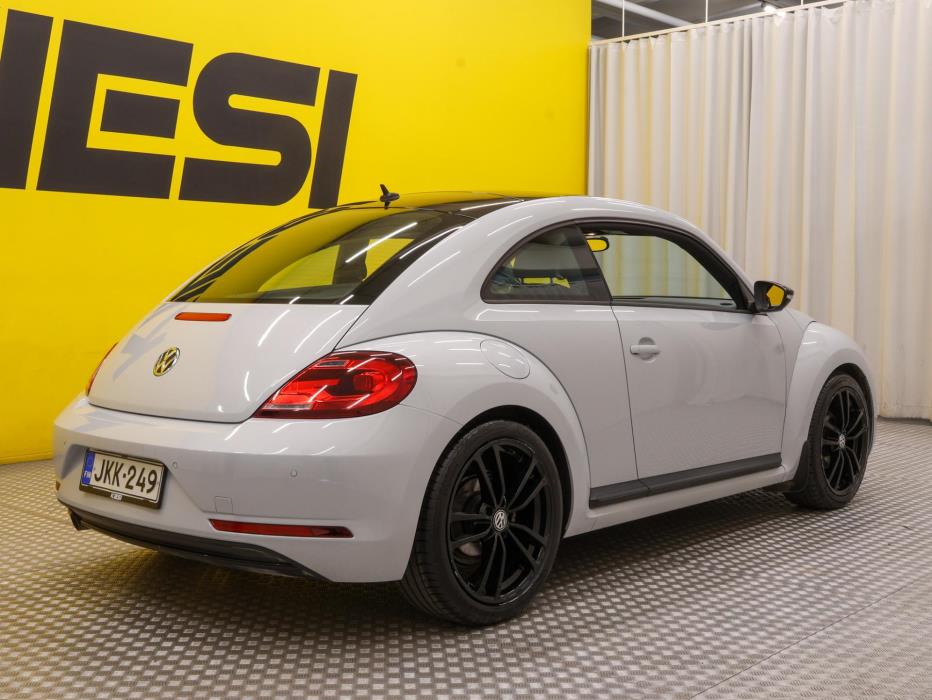 VOLKSWAGEN Beetle 2017