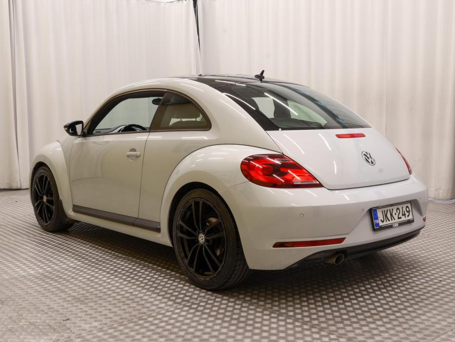 VOLKSWAGEN Beetle 2017