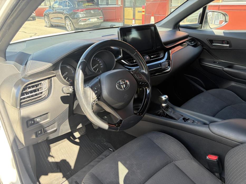 TOYOTA C-HR 2017