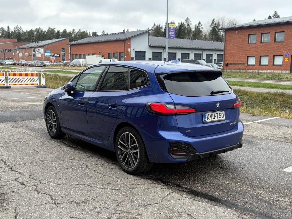 BMW 230 2023