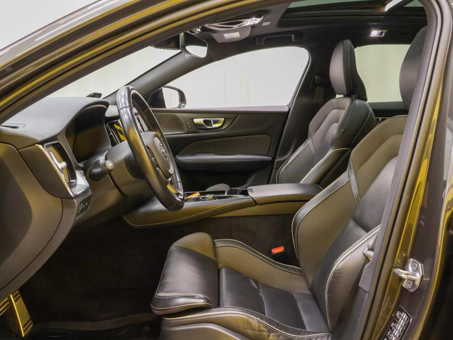 VOLVO V60 2021