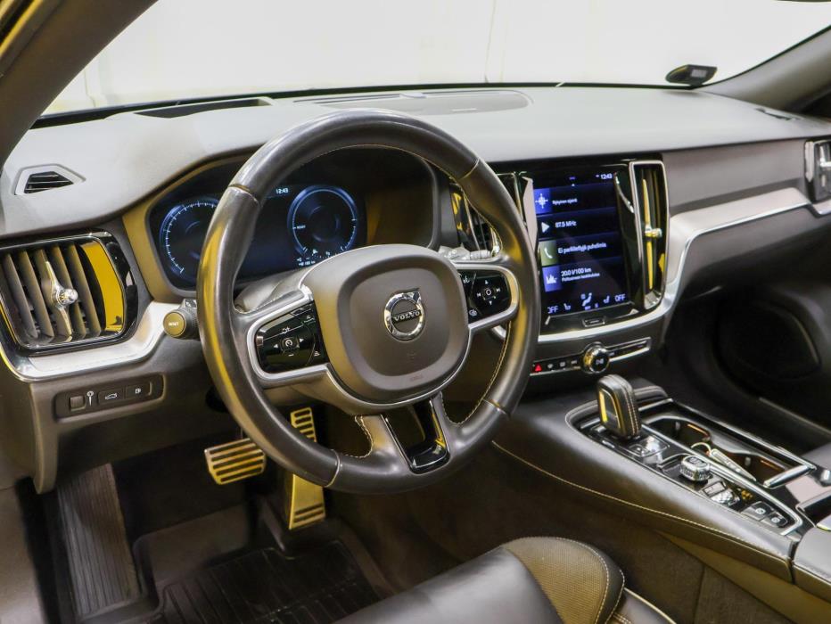 VOLVO V60 2021