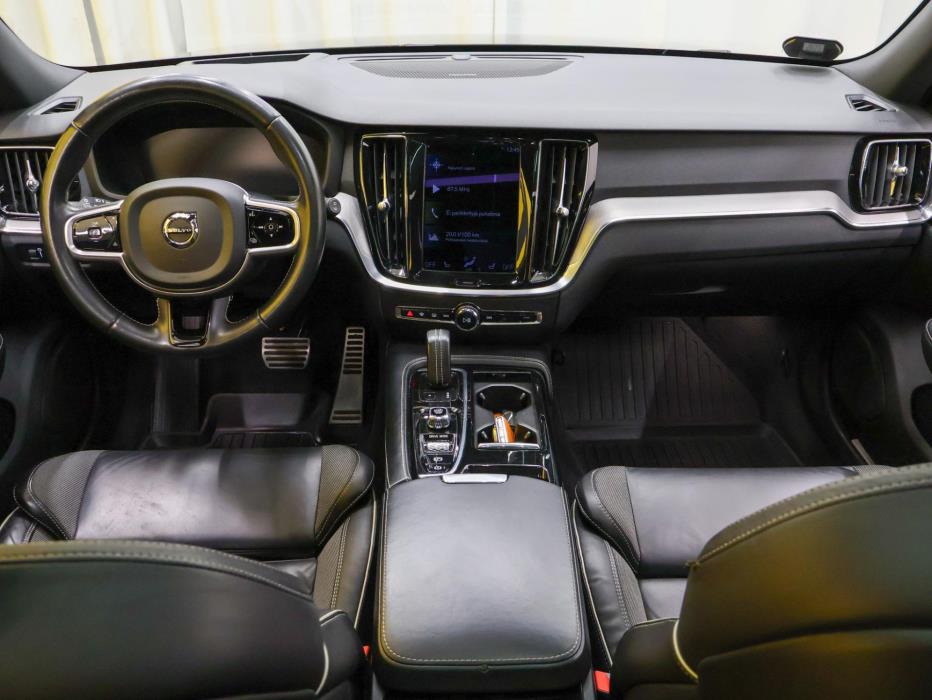 VOLVO V60 2021