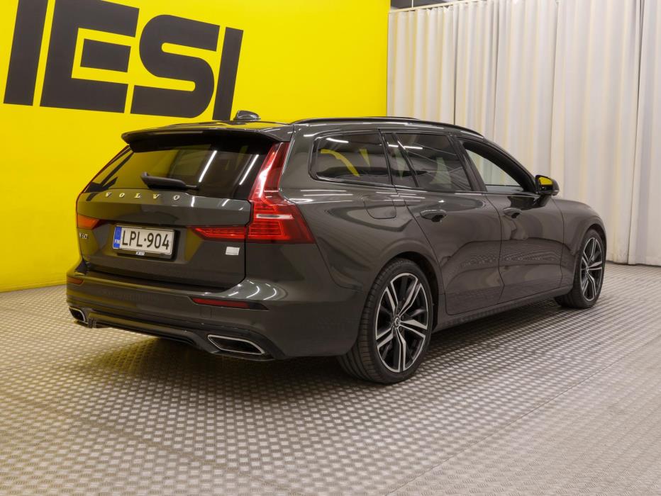 VOLVO V60 2021