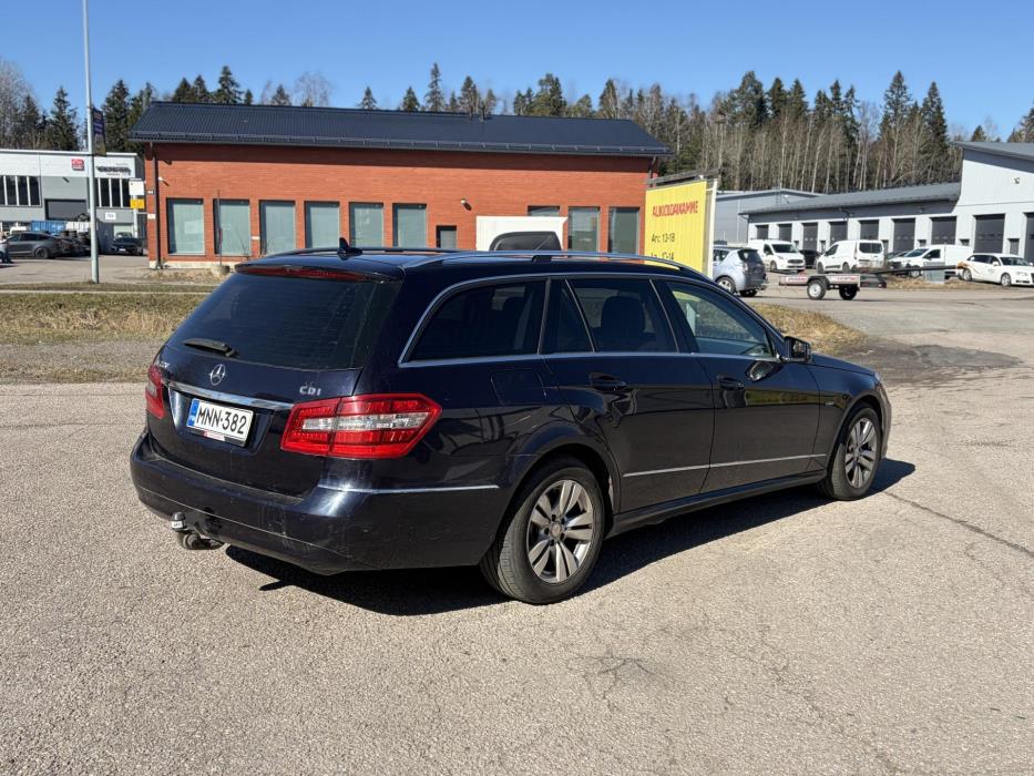 MERCEDES-BENZ E 2010