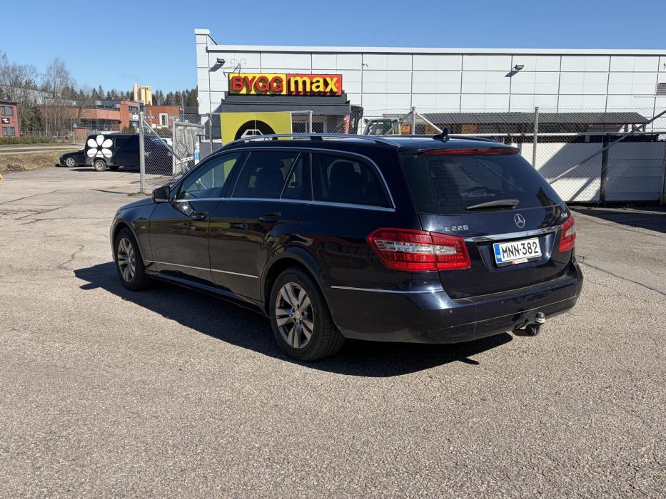 MERCEDES-BENZ E 2010