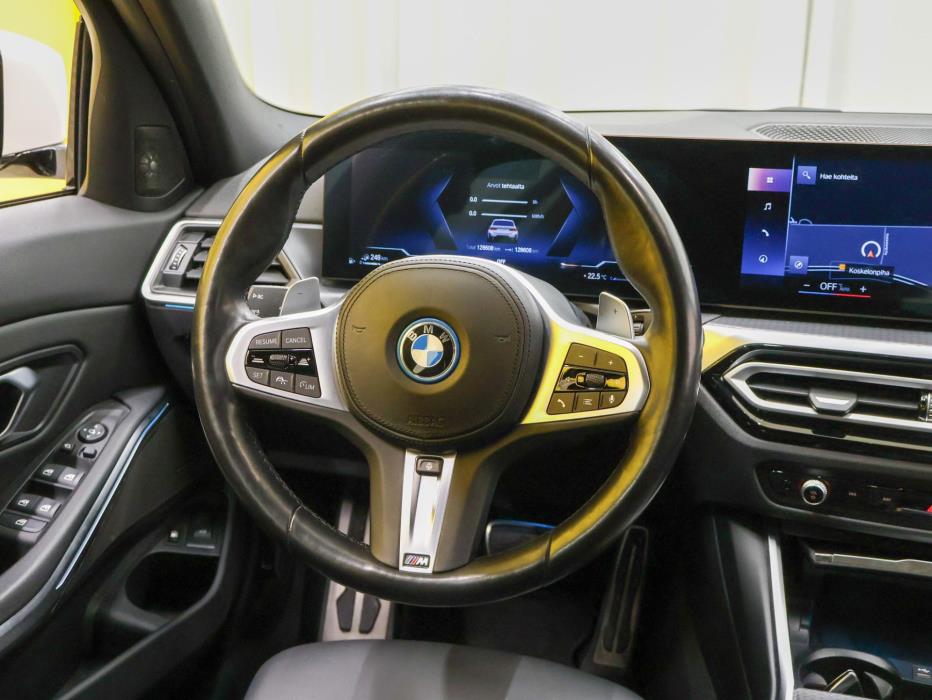 BMW 330 2023
