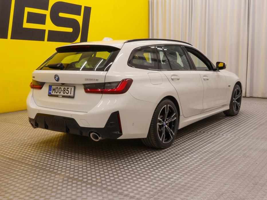 BMW 330 2023