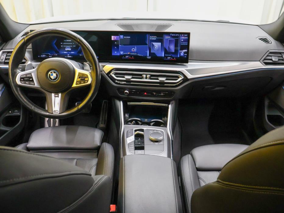 BMW 330 2023