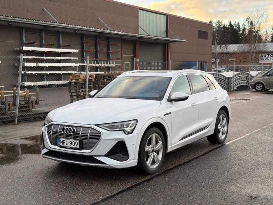 AUDI e-tron 2021