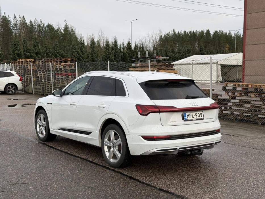 AUDI e-tron 2021