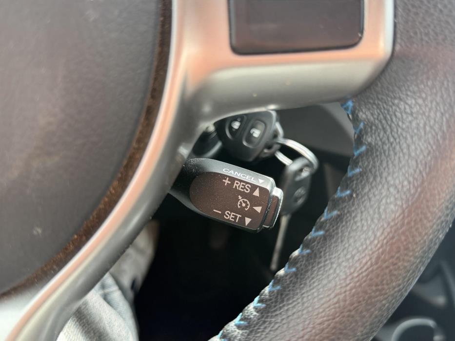 TOYOTA Yaris 2013