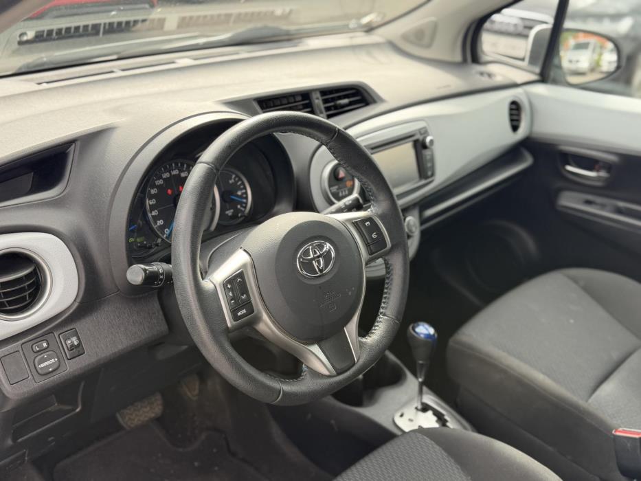 TOYOTA Yaris 2013
