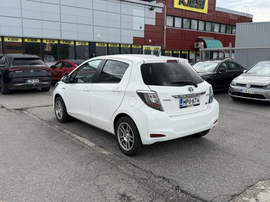 TOYOTA Yaris 2013