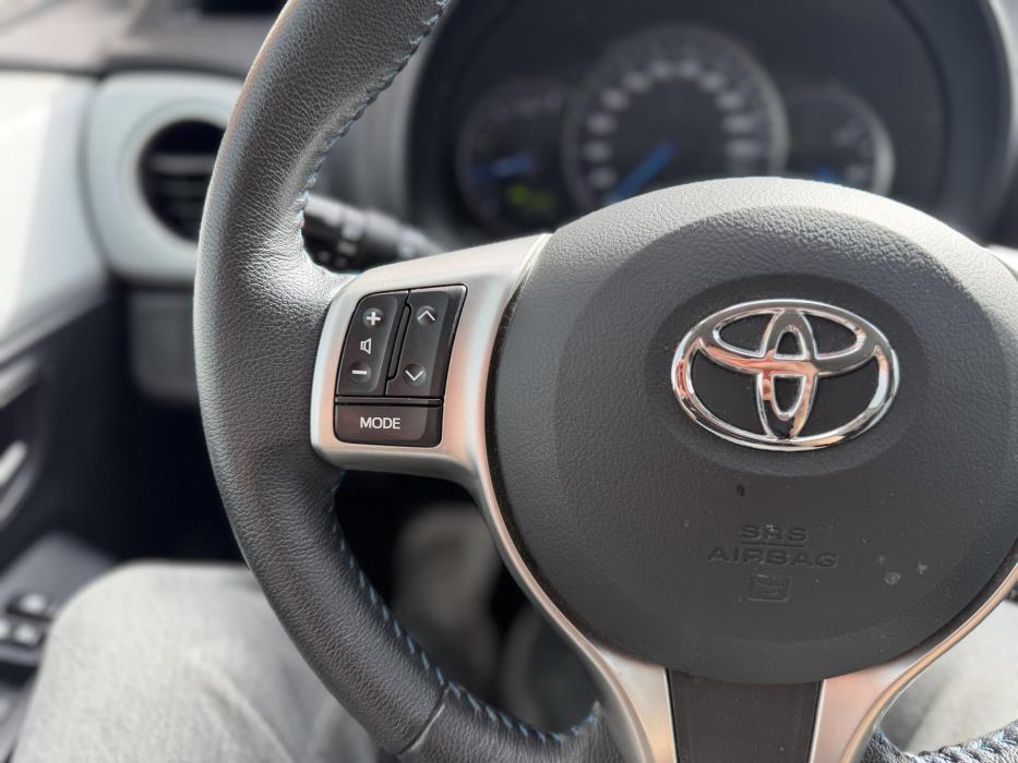 TOYOTA Yaris 2013