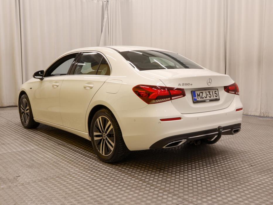MERCEDES-BENZ A 2020