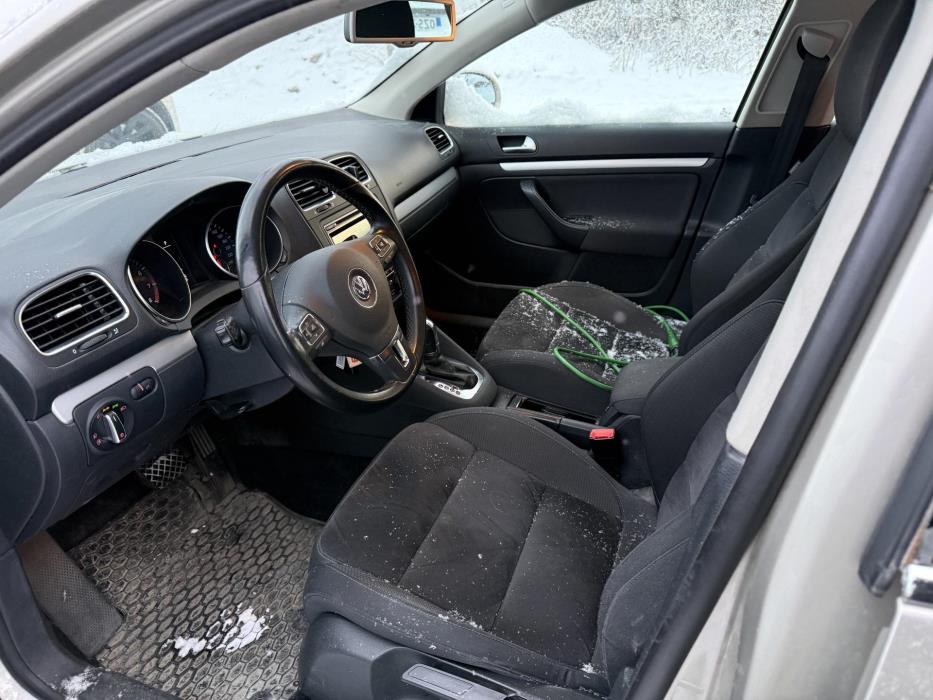 VOLKSWAGEN Golf 2012