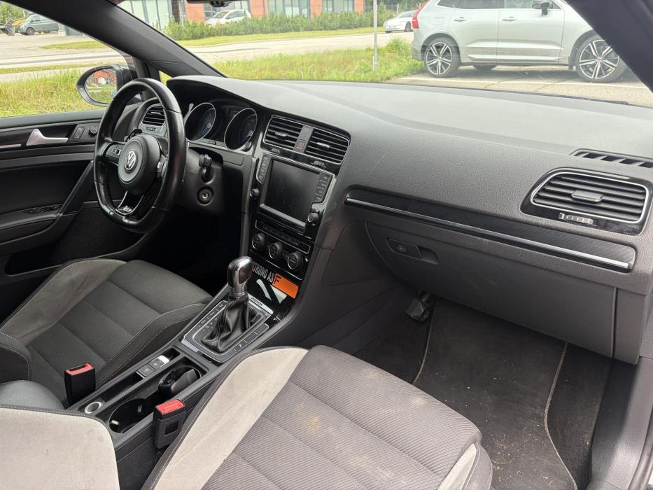 VOLKSWAGEN Golf 2015