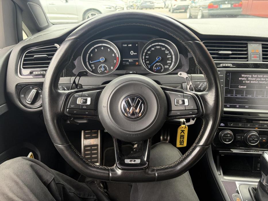 VOLKSWAGEN Golf 2015
