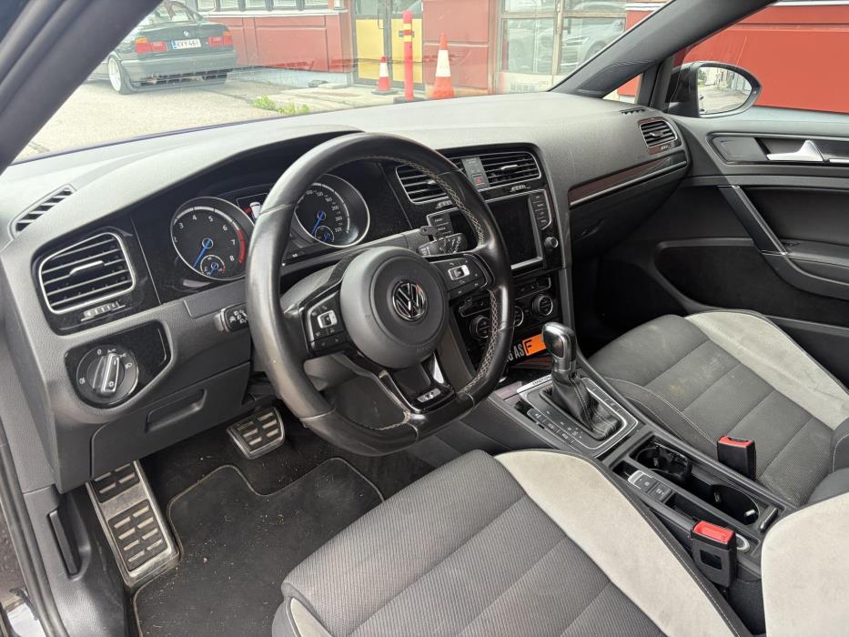 VOLKSWAGEN Golf 2015