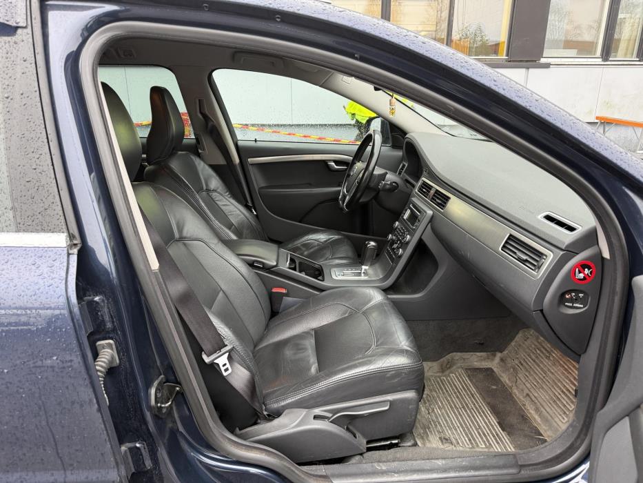 VOLVO V70 2010