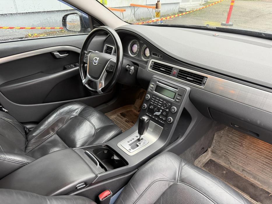 VOLVO V70 2010