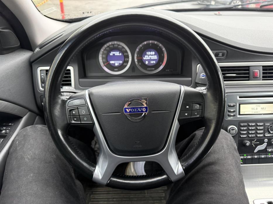VOLVO V70 2010