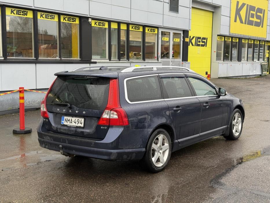 VOLVO V70 2010