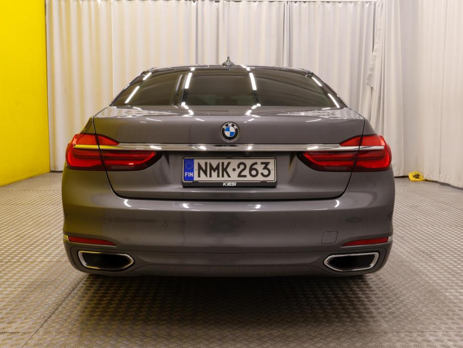 BMW 740 2017