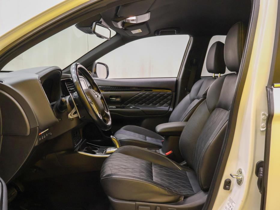 MITSUBISHI Outlander PHEV 2020