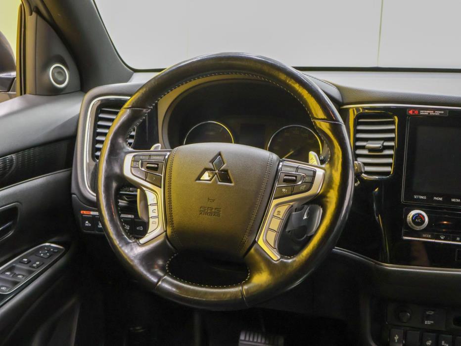 MITSUBISHI Outlander PHEV 2020