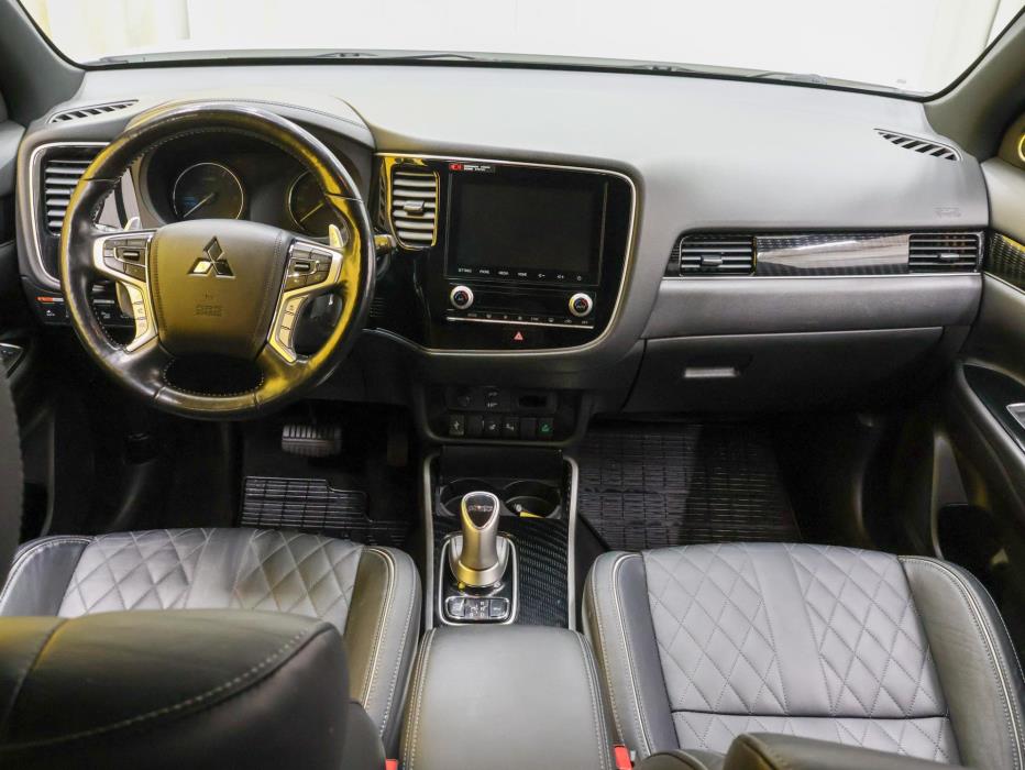 MITSUBISHI Outlander PHEV 2020