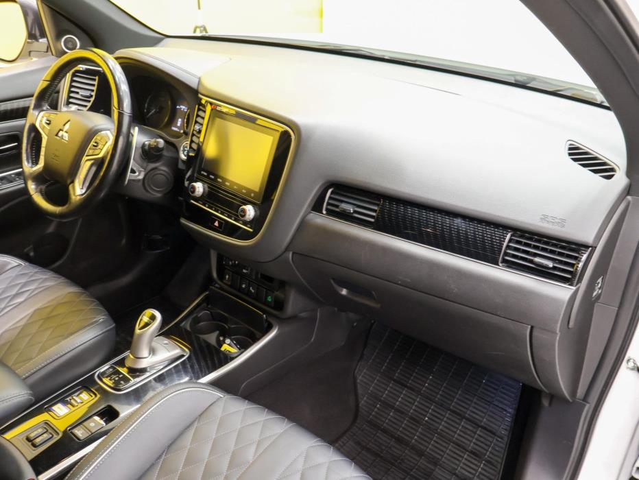 MITSUBISHI Outlander PHEV 2020