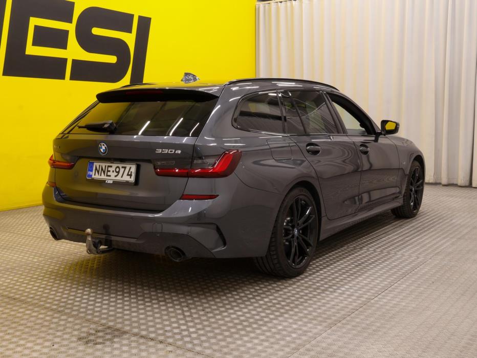 BMW 330 2022