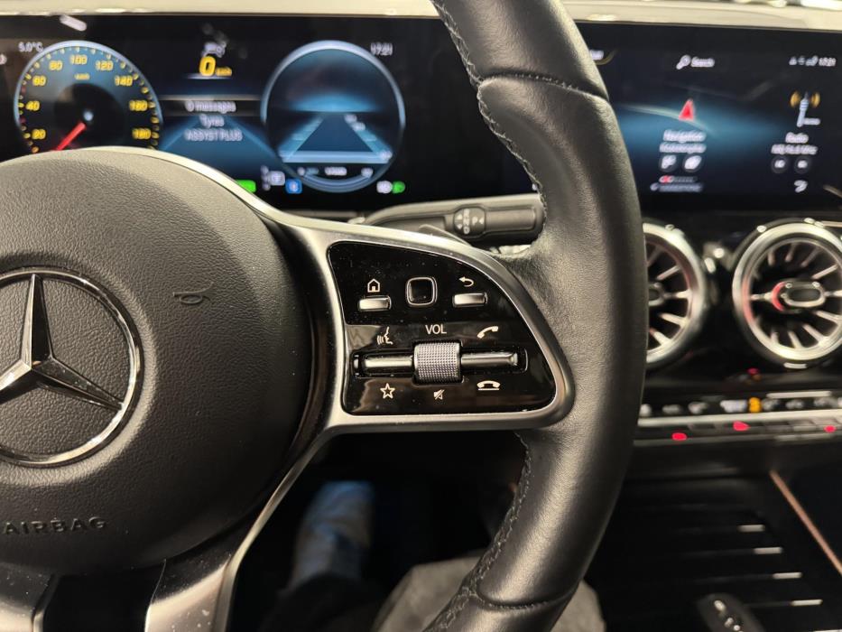 MERCEDES-BENZ EQB 2022