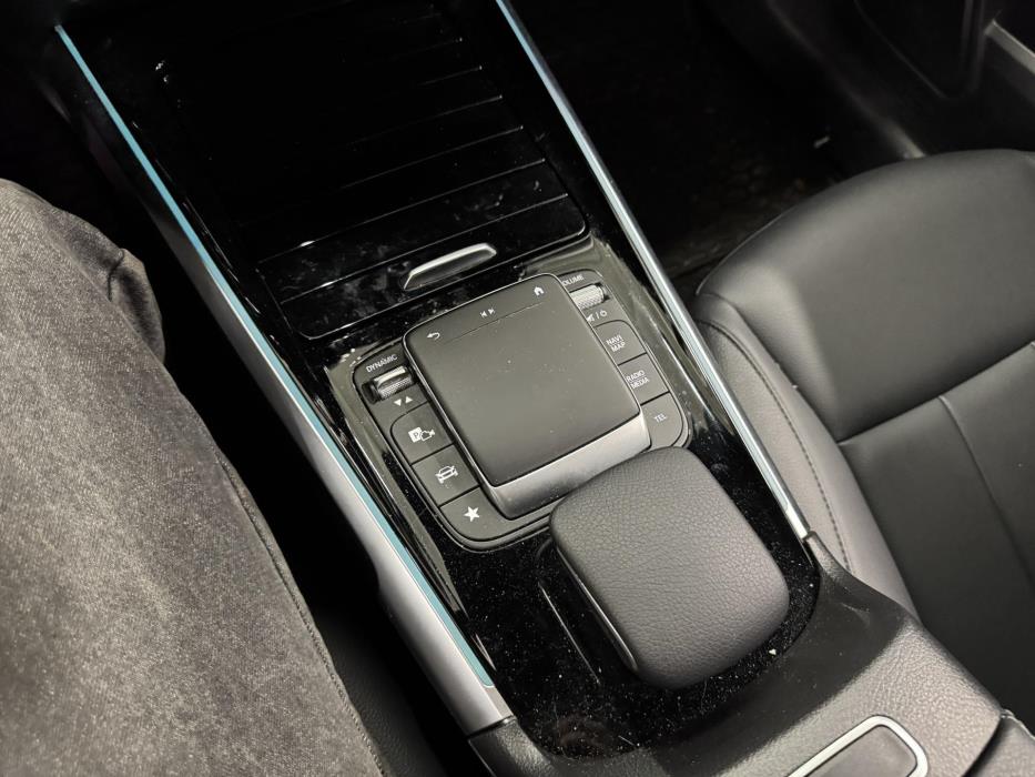 MERCEDES-BENZ EQB 2022