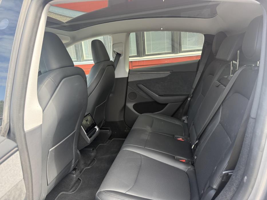 TESLA Model Y 2025
