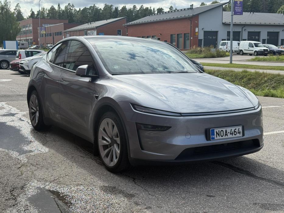 TESLA Model Y 2025