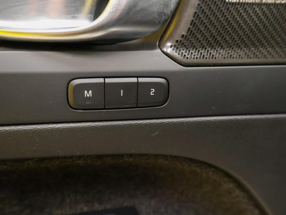 VOLVO C40 2023