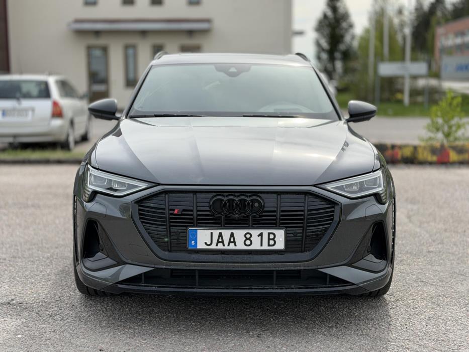 AUDI e-tron 2023