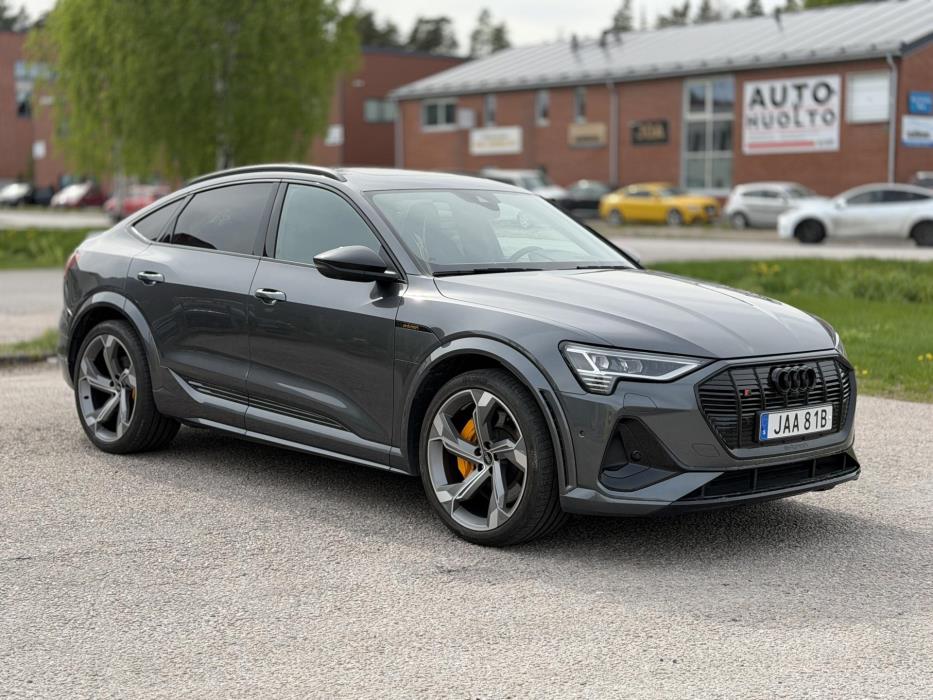 AUDI e-tron 2023