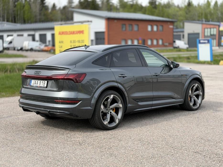 AUDI e-tron 2023