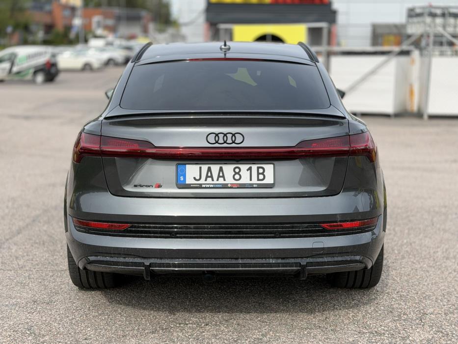 AUDI e-tron 2023