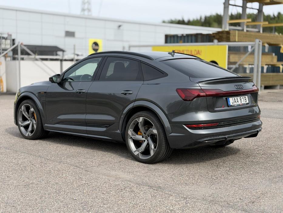 AUDI e-tron 2023