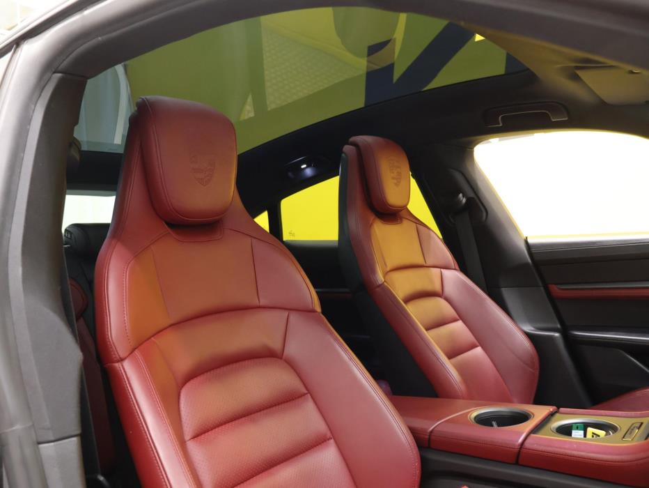 PORSCHE Taycan 2020